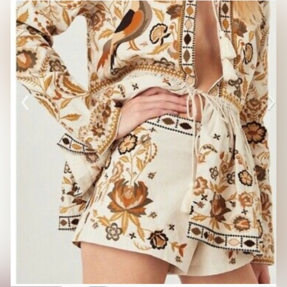 Spell and the Gypsy Collective Hacienda Shorts Medium BNWOT - Picture 2 of 10